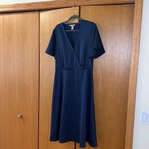 H&M navy blue dressed to the knees satin  like material perfect for graduation